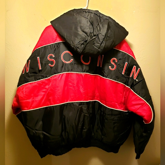 NCAA Wisconsin Badgers Stitched Pro Player Reversible Jacket Size 2XL XXL - Picture 1 of 4